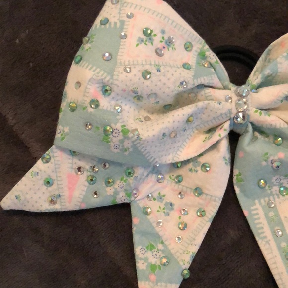 Cheer bow - Picture 2 of 4